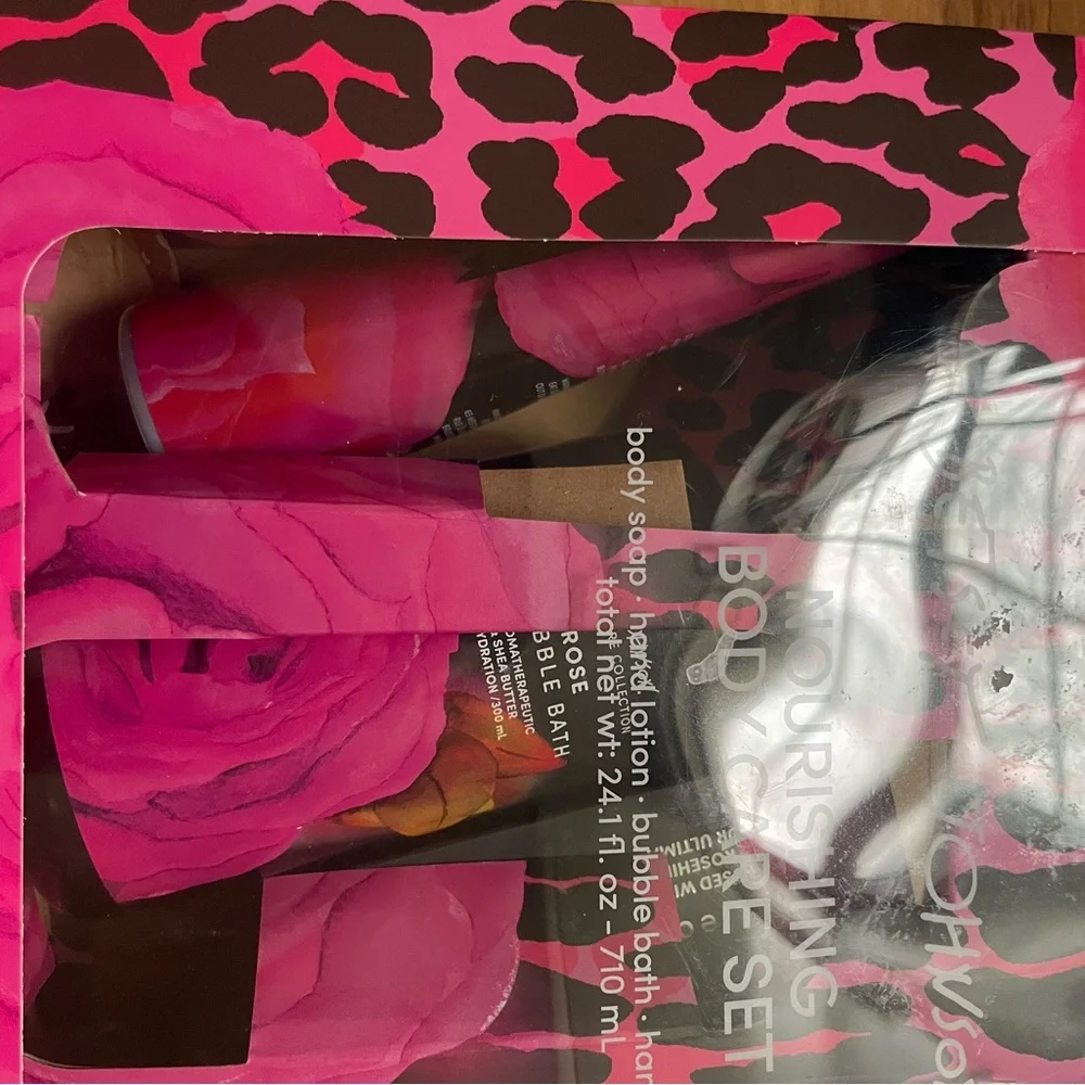 Betsey Johnson nourishing‎ body care set